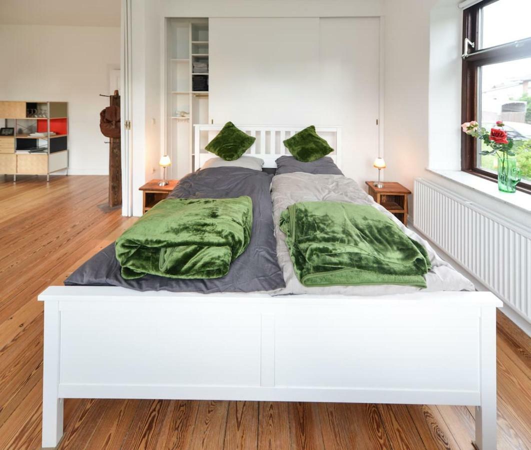 Kanalvilla - Urlaub Am Nord-Ostseekanal - Zwei Ferienwohnungen Im Angebot- Eine Im Dachgeschoss Und Eine Wohnung Mit Garten Sehestedt  المظهر الخارجي الصورة