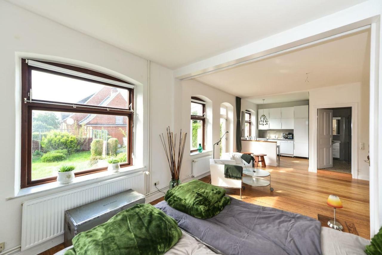 Kanalvilla - Urlaub Am Nord-Ostseekanal - Zwei Ferienwohnungen Im Angebot- Eine Im Dachgeschoss Und Eine Wohnung Mit Garten Sehestedt  المظهر الخارجي الصورة