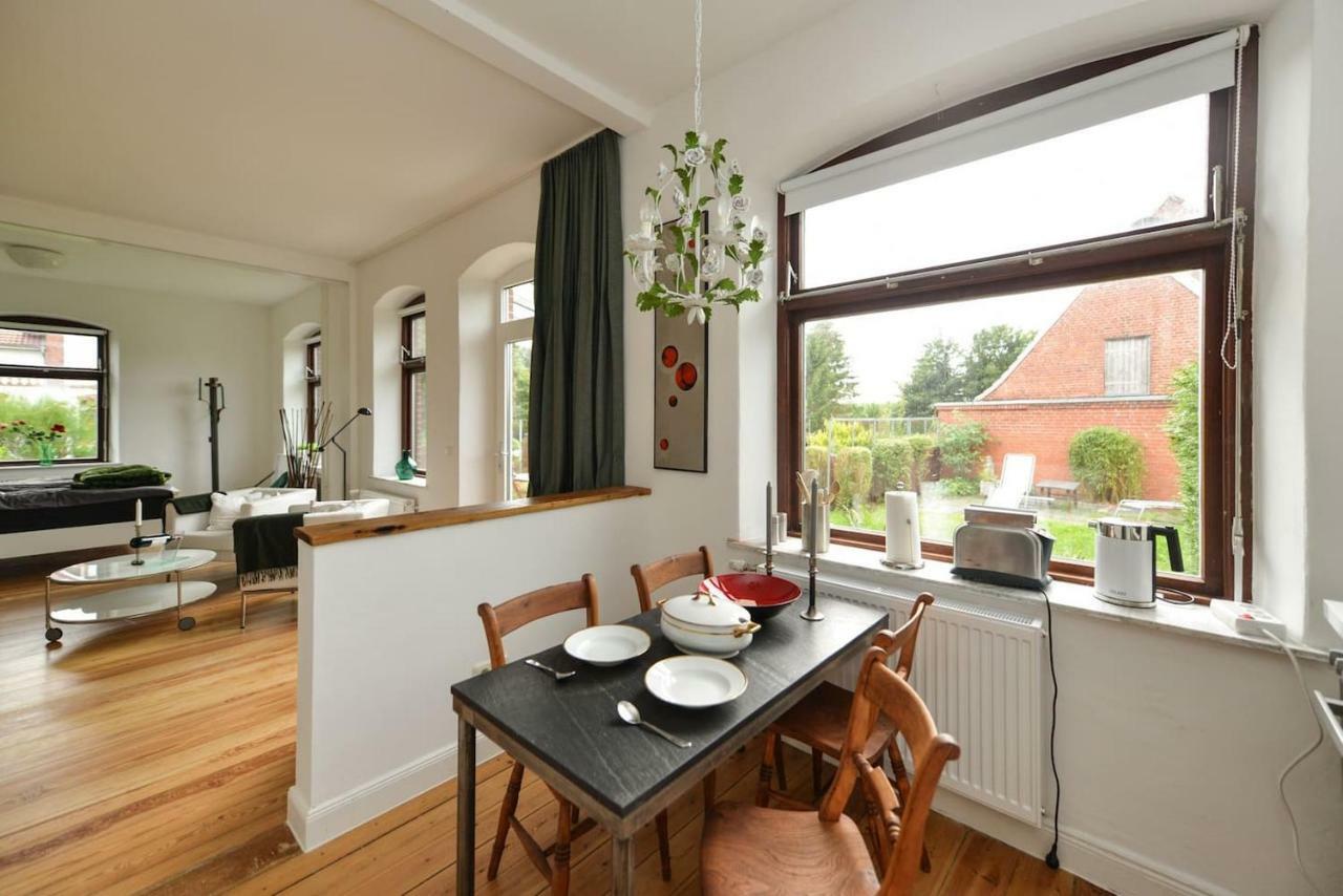 Kanalvilla - Urlaub Am Nord-Ostseekanal - Zwei Ferienwohnungen Im Angebot- Eine Im Dachgeschoss Und Eine Wohnung Mit Garten Sehestedt  المظهر الخارجي الصورة