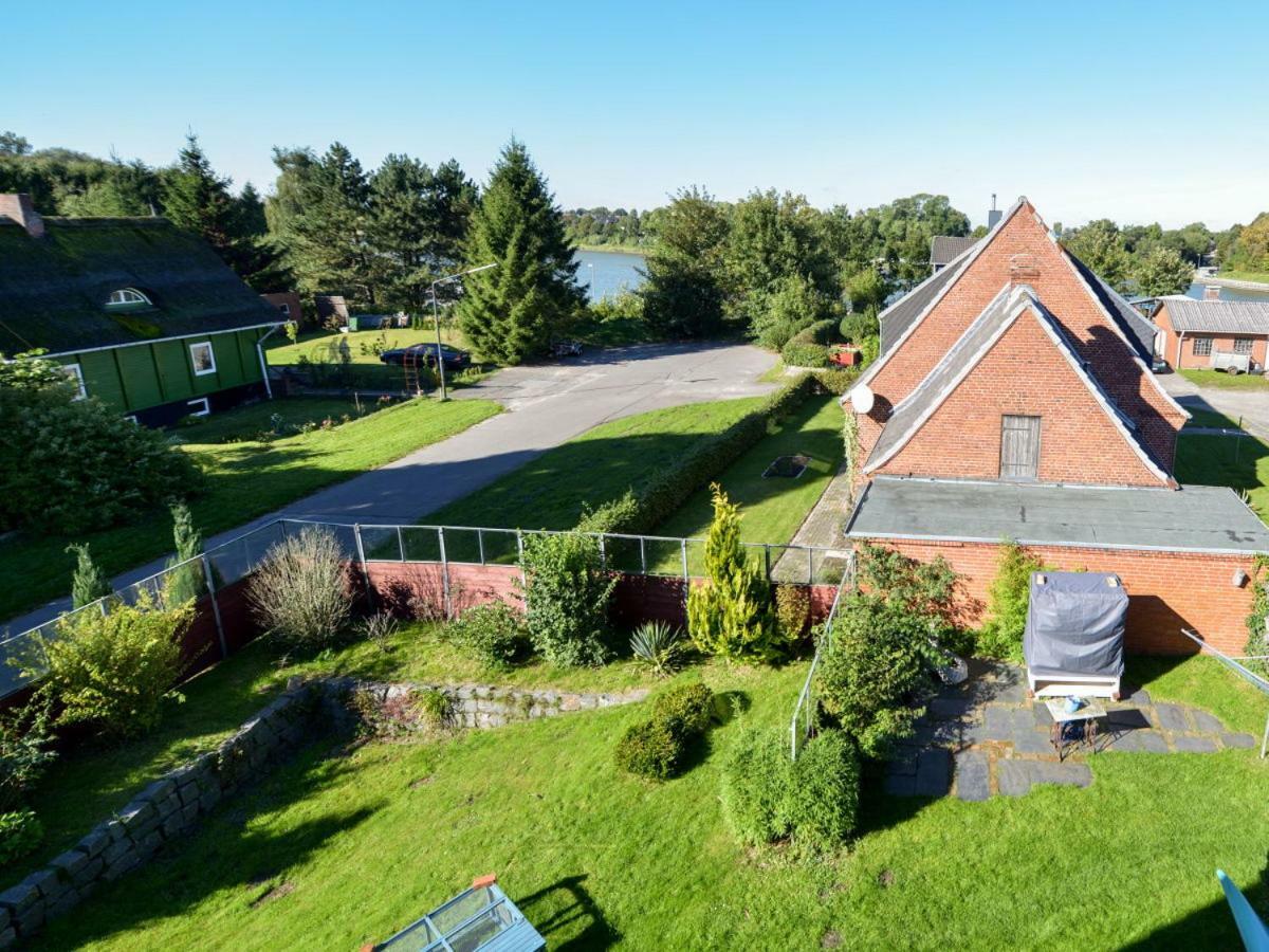 Kanalvilla - Urlaub Am Nord-Ostseekanal - Zwei Ferienwohnungen Im Angebot- Eine Im Dachgeschoss Und Eine Wohnung Mit Garten Sehestedt  المظهر الخارجي الصورة