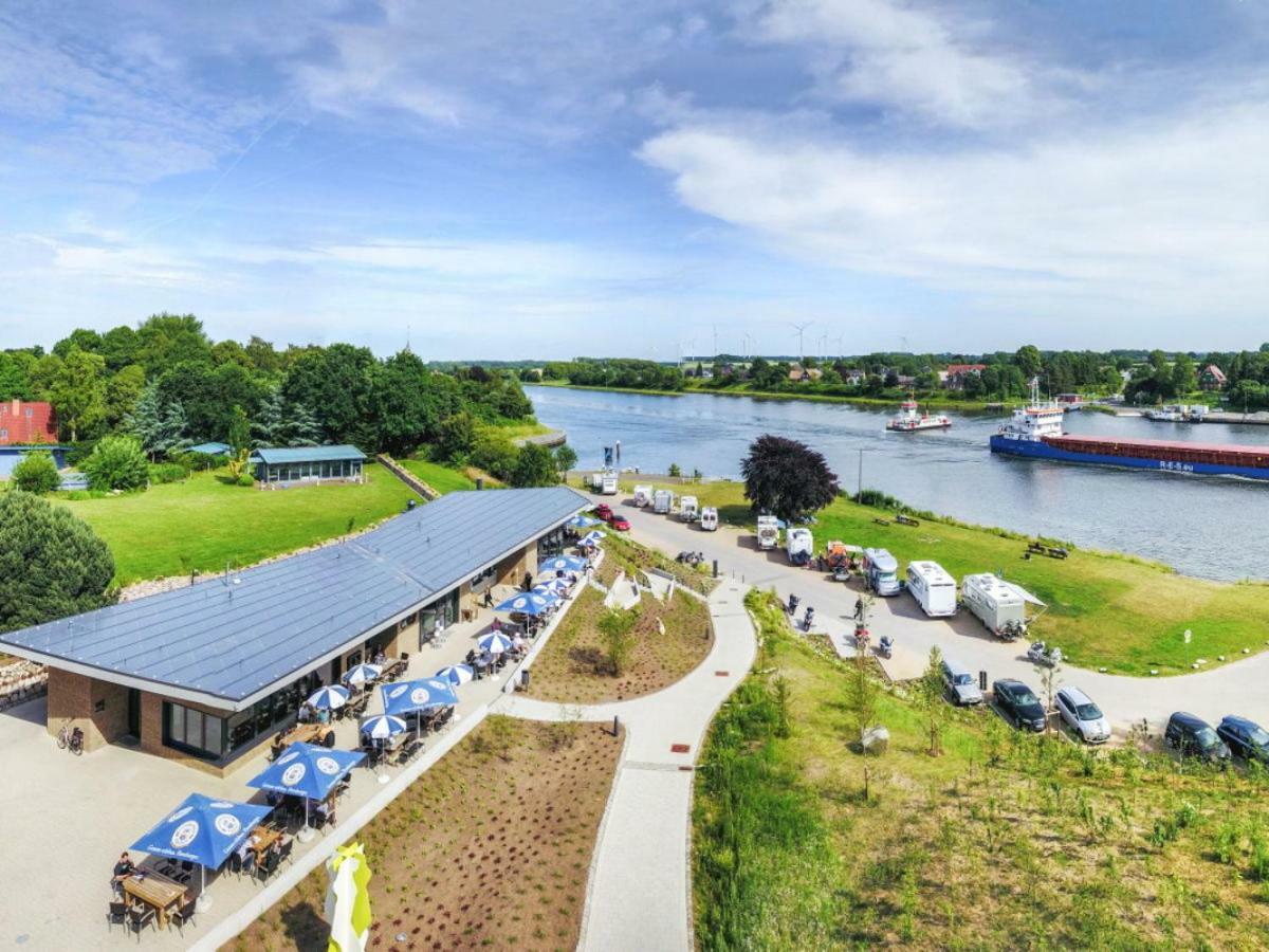 Kanalvilla - Urlaub Am Nord-Ostseekanal - Zwei Ferienwohnungen Im Angebot- Eine Im Dachgeschoss Und Eine Wohnung Mit Garten Sehestedt  المظهر الخارجي الصورة